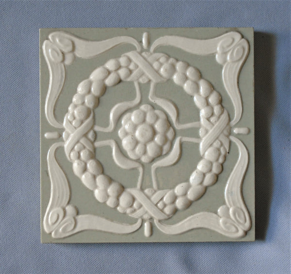 Villeroy Boch Jugendstil Tile Art Nouveau White Wreath on Gray  Bungalow Bill Antique
